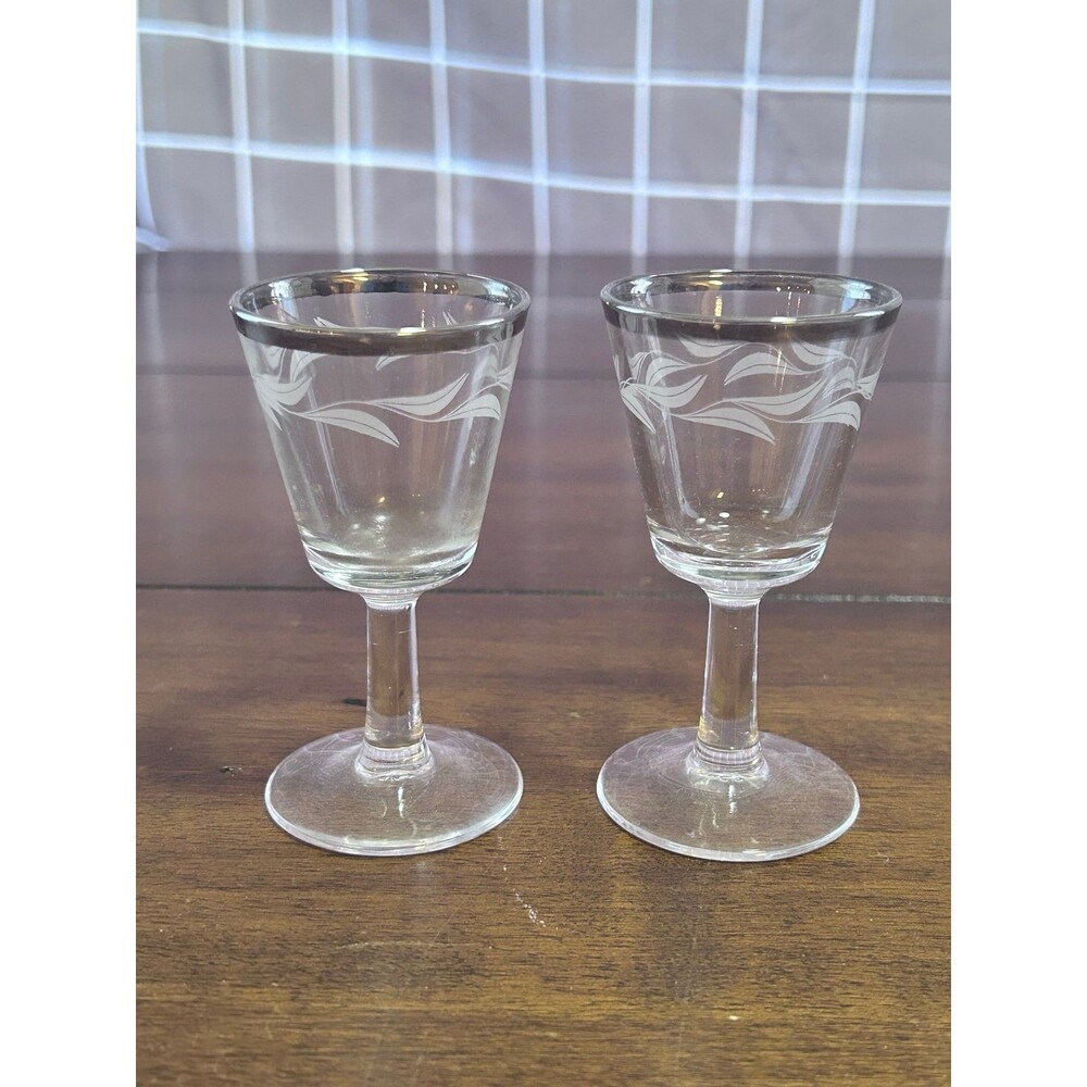 4 Cristal D Arques etched laurel leaf Cordial Glasses Set of 2